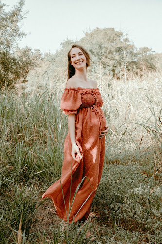 outdoor fall maternity photoshoot
